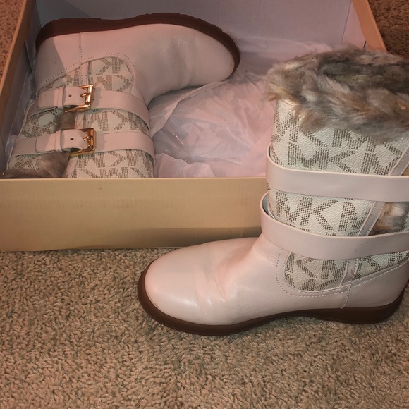 Michael Kors Winter Boots - Picture 2 of 2